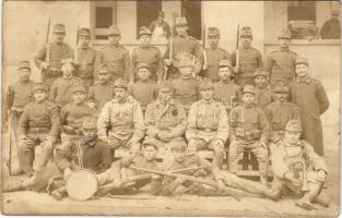 Első világháborús osztrák-magyar gyalogos egység csoportképe a fronton / WWI K.u.k. military, group photo (fl)
