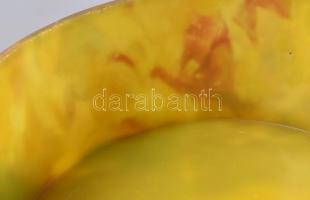 Karsbadi bonbonniere.
Többrétegű anyagában színezett üveg. 
Alján jelzett: Hermann Holzner. (alapí...