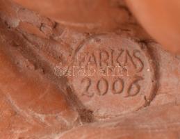 Farkas Ferenc (1958- ): Térdeplő.
m: 56 cm, samott, fa, 2006. Jelzett. Hibátlan. CSAK SZEMÉLYES ÁTV...