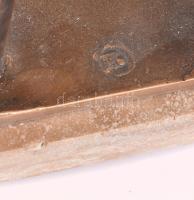 Farkas Ferenc (1958- ): Térdelő.
m: 36 cm, bronz, kő. Jelzett. Hibátlan.

1986-tól tagja a Művész...