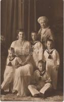Prinz Friedrich, Kronprinzessin Cecilie, Prinz Wilhelm, Prinz Louis Ferdinand, Prinz Hubertus, Kaiserin Auguste Viktoria