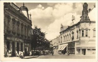 ~1950 Losonc, Lucenec; Takarék és hitelbank, utca, Hracky, Kociarky, Obuva üzlete / street, bank, shops