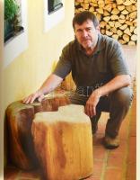 London Katalin: Túlélésre ítélt tárgyak. Bp.,én.,Athenaeum. Gazdag képanyaggal illusztrált. Benne is...