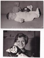 27 db főleg MODERN fotó és képeslap: gyermek és játék / 27 mostly modern photos and postcards: child...