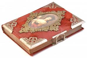 cca 1860-1870 Antik vörös egészbársony fotóalbum, fém rátétes díszítéssel, fém csattal, kopott borít...