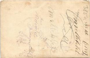 Budapest, italozó csoport katonával és matrózokkal. photo (EK)