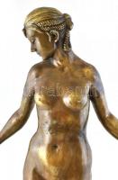 Ismeretlen szobrász: Diana.
Patinázott bronz. m:80cm