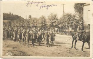 Gefangene Franzosen / WWI German military, French POW (prisoners of war) on the road. Eder photo (EK)