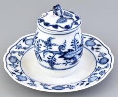 Meisseni porcelán mustáros edényke. Máz alatti kék festés, jelzett, sérüléssel d: 15 cm, m: 9 cm