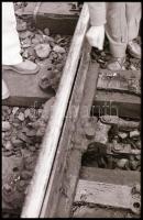 1982 HÉV kisiklásának helyszínelő felvételei, 30 db vintage NEGATÍV, 24x36 mm