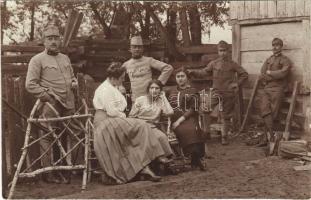 1916 Osztrák-magyar katonák hölgyekkel Radziechówban (Galícia) / WWI Austro-Hungarian K.u.K. military, soldiers with ladies in Radekhiv (Galizia). photo