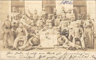 1906 Feuer Gehn ma / Osztrák-magyar katonák sörrel / Austro-Hungarian K.u.K. military, group of soldiers with beer mugs. photo (EK)