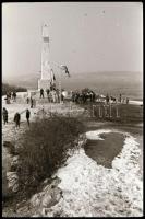 cca 1979 Az 1848-as pákozdi csata emlékműve a Velencei-tó partján, 13 db vintage NEGATÍV Kalocsai Rudolf budapesti fotóriporter hagyatékából, 24x36 mm