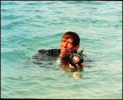 cca 1991 Kern András (1948) színművész a Hamis a baba c. film jeleneteiben, 3 db NEGATÍV Pánczél Gyö...