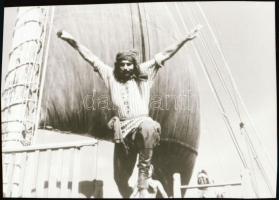 cca 1976 Kabir Bedi (1946) indiai filmszínész a Maláji tigris c. film jeleneteiben, 5 db NEGATÍV Pán...