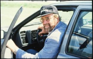 cca 1991 Bujtor István (1942-2009) színművész és filmrendező a Hamis a baba c. film jeleneteiben, 6 ...