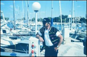 cca 1991 Bujtor István (1942-2009) színművész és filmrendező a Hamis a baba c. film jeleneteiben, 6 ...