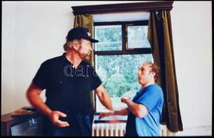 cca 1991 Bujtor István (1942-2009) színművész és filmrendező a Hamis a baba c. film jeleneteiben, 6 ...