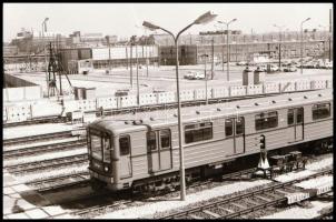 cca 1980-1981 Metróvégállomás Kispesten, 55 db vintage NEGATÍV, 24x36 mm