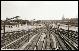 cca 1980-1981 Metróvégállomás Kispesten, 55 db vintage NEGATÍV, 24x36 mm