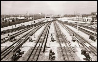 cca 1980-1981 Metróvégállomás Kispesten, 55 db vintage NEGATÍV, 24x36 mm