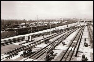 cca 1980-1981 Metróvégállomás Kispesten, 55 db vintage NEGATÍV, 24x36 mm