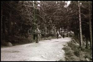 1979 Magas-Tátra, három feliratozott negatívtartó leporellóben összesen 106 db vintage NEGATÍV, 24x3...