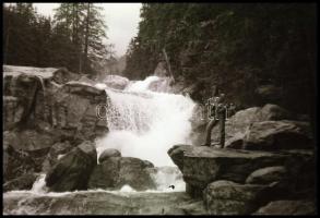 1979 Magas-Tátra, három feliratozott negatívtartó leporellóben összesen 106 db vintage NEGATÍV, 24x3...