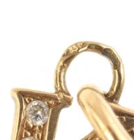 14K arany (Au) K betű medál, kövekkel. 0,85g. Jelzett