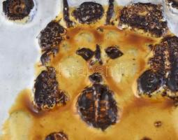 2 db Balczó Edit (1935-2010): samott fali dísz kerámia. Csokonai Vitéz Mihály, Ördög. Kézzel festett...