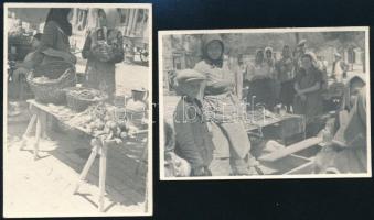 1935 Kecskemét, piaci életképek, 2 db hátoldalon feliratozott fotó, 6,5×9 cm