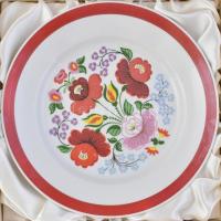 Hollóházi virágmintás falra akasztható porcelán tányér, kézzel festett, jelzett, hibátlan, d: 24 cm