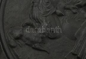 Fali dísztányér pár - Zenélő parasztok és bográcsozó parasztok. 
Öntöttvas, Dernő (szlovákul: Drnav...