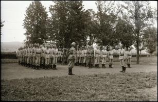 cca 1940 Magyar katonák, 5 db vegyes fotónegatív, 6×9 cm