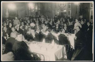 1933 Bp., Társaság a Pannonia Étteremben, hátoldalon feliratozott, pecséttel jelzett fotó, 11×18 cm