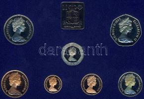 Nagy-Britannia 1982. 1/2p-50p 7klf db + "Elizabeth R-Royal Mint" Br szögletes emlékérem, szettben T:PP Tanúsítvánnyal!