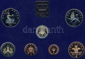 Nagy-Britannia 1982. 1/2p-50p 7klf db + "Elizabeth R-Royal Mint" Br szögletes emlékérem, s...