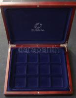 Fa éremtartó kazetta 12 férőhellyel