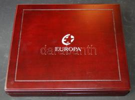 Fa éremtartó kazetta 12 férőhellyel