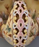 Zsolnay kínálótál.
Porcelánfajansz, kívül- belül színesen festett virágmintás, külső részén duplafa...