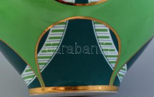 Hollóházi Szász Endre (Jurcsák László) Stúdió díszváza.
Színesen festett és aranyozott porcelán.
A...