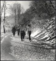 cca 1942-1953 A svábhegyi feljáró télen - képes-levelezőlappályázatra 1953-ban beadott, de eredetileg a háború előtt készült fotó, Reich Péter Cornel műve, 32×30 cm