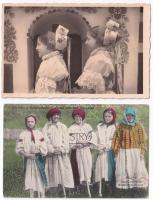 22 db RÉGI motívum képeslap: külföldi folklór / 22 pre-1945 motive postcards: European and other fol...