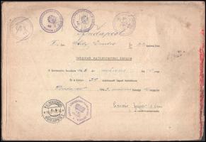 1948-1953 A Budapest II. kerület Ady Endre utca 22 alatti ház lakóinak nyilvántartási könyve, benne számos bejegyzéssel, pecsétekkel, rendőrségi bélyegzésegekkel. Kopott félvászon-kötésben.