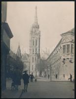 cca 1930 Budapest, a Szentháromság utca és a Mátyás-templom a Várban, fotó, jó állapotban, 17×13 cm