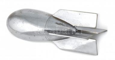 cca 1940 A M. kir. Légügyi Hivatal tiszteletdíja. Krómozott fém, szárnyas bomba alakú dísz. 17,5 cm