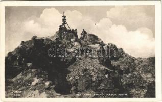 Tátra, Magas-Tátra, Vysoké Tatry; Vrchol Rysov / Tengerszem-csúcs, kirándulók, turisták / mountain peak, hikers, tourists. J. Ossko