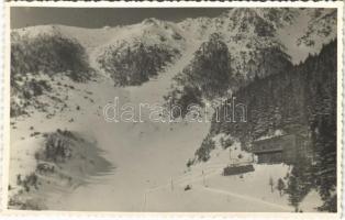 Bélai-havasok, Bélai-Tátra, Belianske Tatry (Tátra, Magas-Tátra, Vysoké Tatry); menedékház / Chata protez Belanské Alpy / Edelweisshütte Belaer Kalkalpen / chalet, tourist house in winter. photo