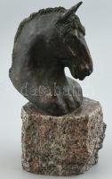 Jelzés nélkül: Lófej, ló büszt (lipicai?) Bronz szobor kő talapzaton 23 cm