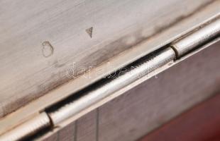 Ezüst(Ag) dobozka, jelzett, belül ajándékozási sorokkal, fa betétekkel, 12×8×3,5 cm, nettó: 141 g